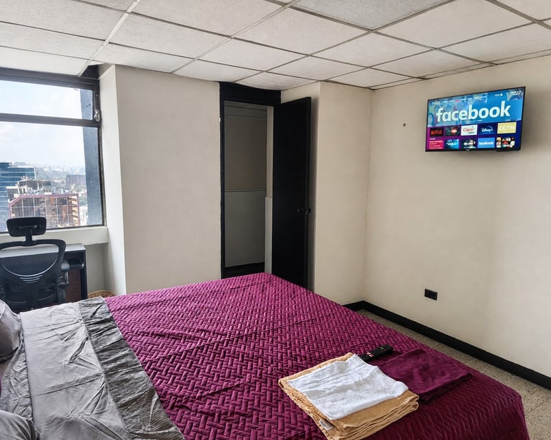 Apartamento en renta en Edificio Reforma Montufar zona 10 - Miniatura 8