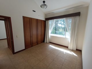 Spacious 3-Bedroom House with Pergola and Garden in Residencial Casa Y Campo - Image 9