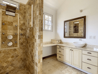 Espectacular Casa  en venta area de cayala, zona 16 - Image 14