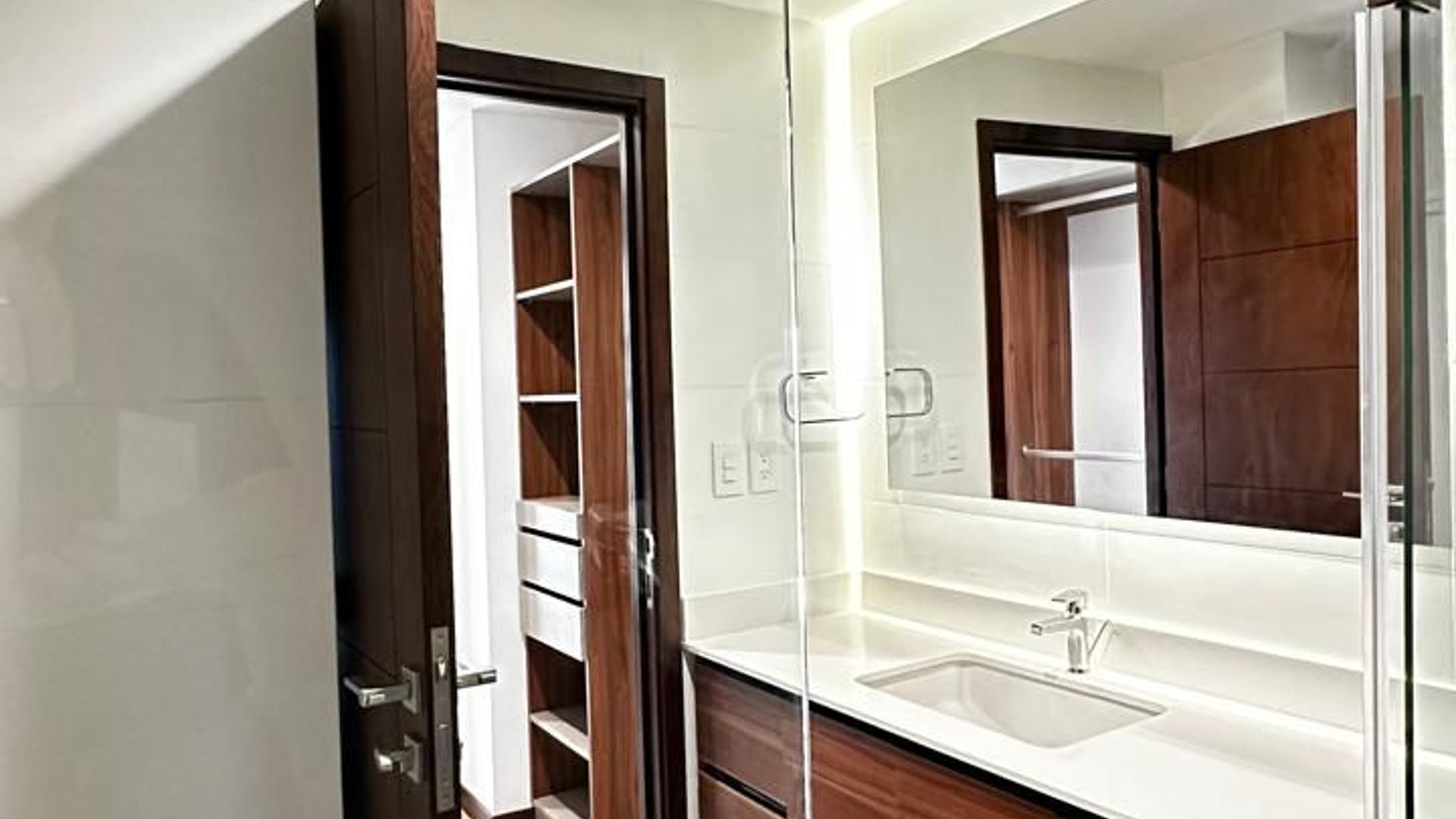 VENTA DE LINDO APARTAMENTO - RESERVA 5TA, ZONA 14 - Miniatura 6