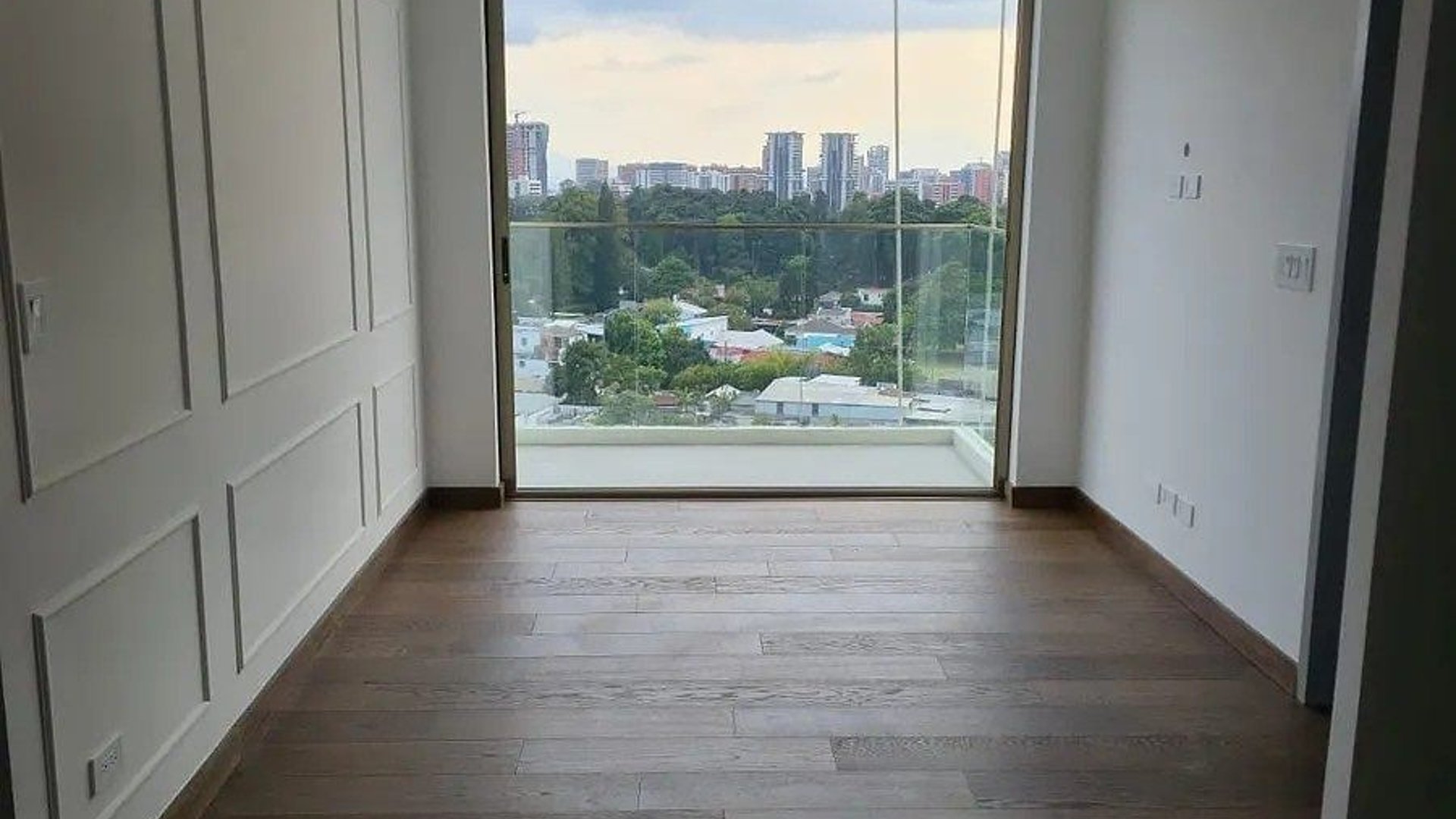 🏙️ Apartamento en alquiler en Zona 10 · Atarah · 3 habitaciones · 2 parqueos