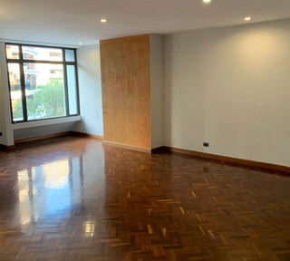 Vendo lindo y amplio apartamento en Edificio Tres Reyes zona 10