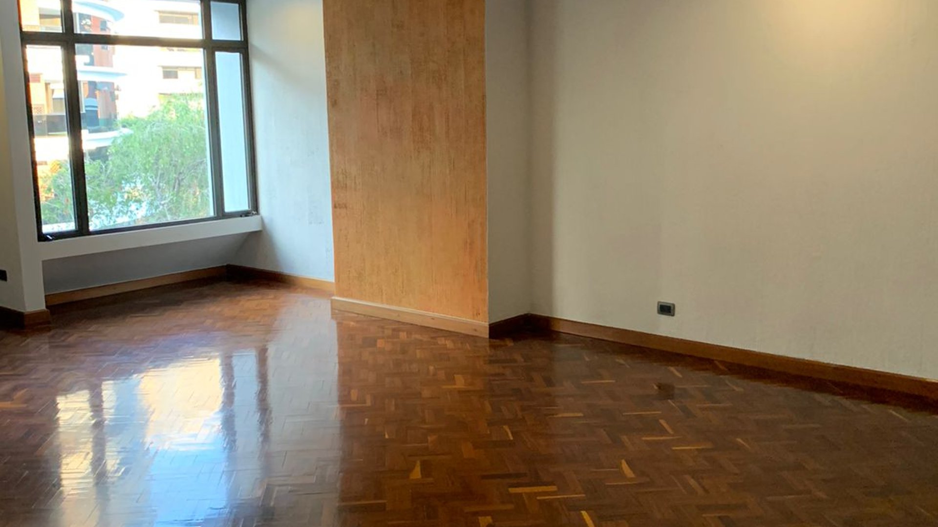 Vendo lindo y amplio apartamento en Edificio Tres Reyes zona 10