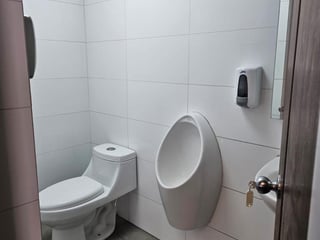 Edificio en Renta en zona 4 - Image 13