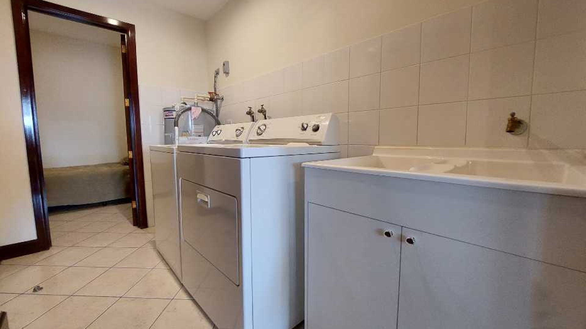 VENDO/ALQUILO APARTAMENTO EN MILENIA ZONA 10 DE 3 DORMITORIOS - Miniatura 5