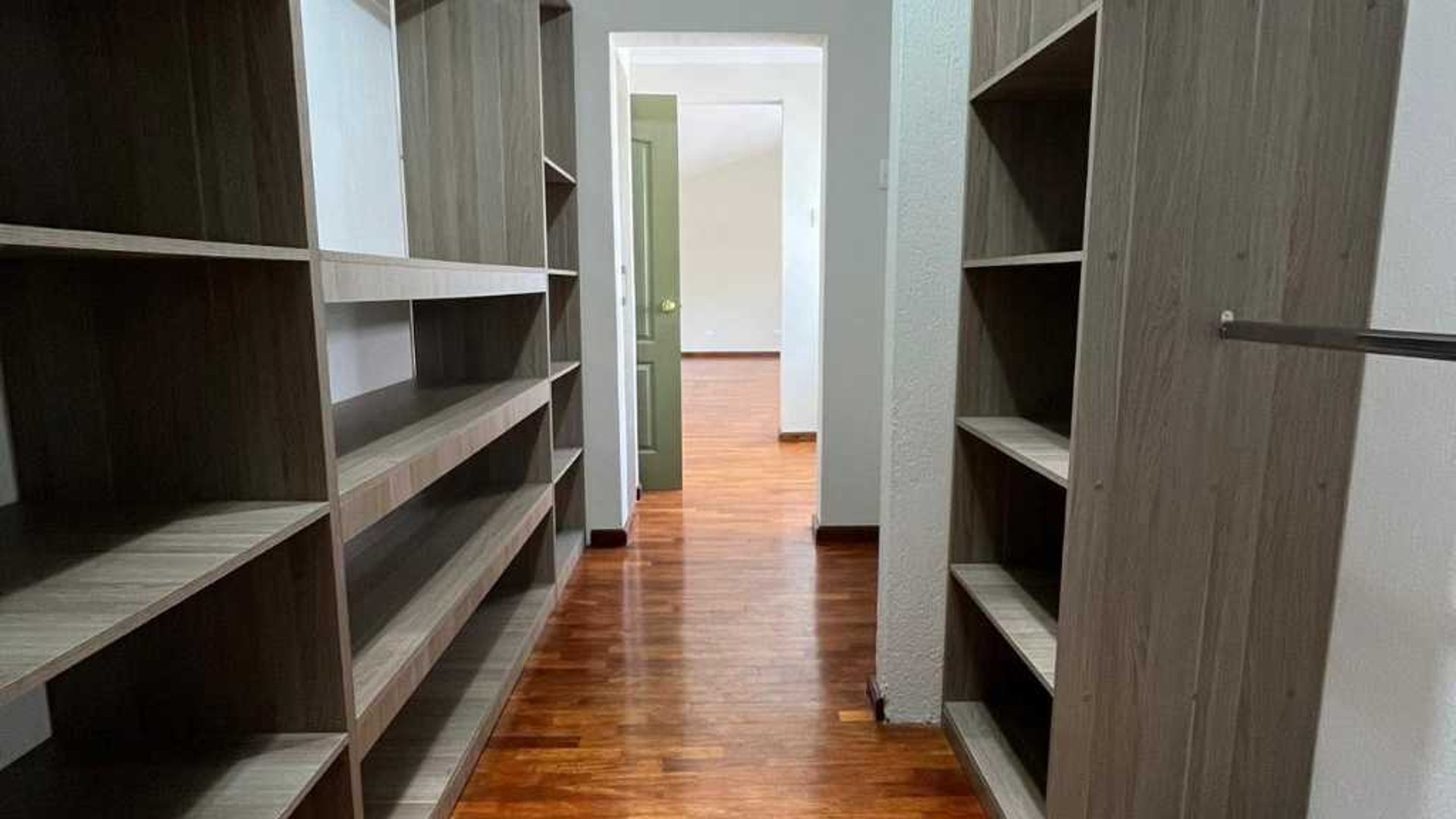 CASA EN RENTA – CONDOMINIO SAN SEBASTIÁN, AVENIDA HINCAPIÉ, ZONA 13 - Miniatura 21