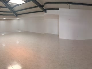 LOCAL DE 189.79M2 EN ZONA 10 - 2