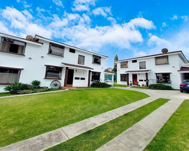 Proyecto familiar de 3 Casas en VENTA  en Carretera a El Salvador