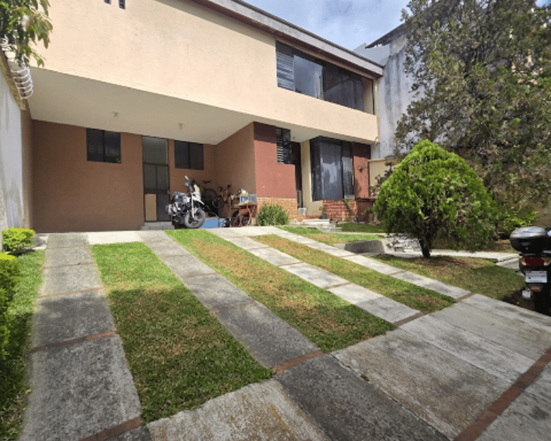Casa en Venta Las Hojarascas Zona 1 de Mixco, Guatemala