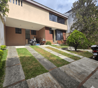 Casa en Venta Las Hojarascas Zona 1 de Mixco, Guatemala