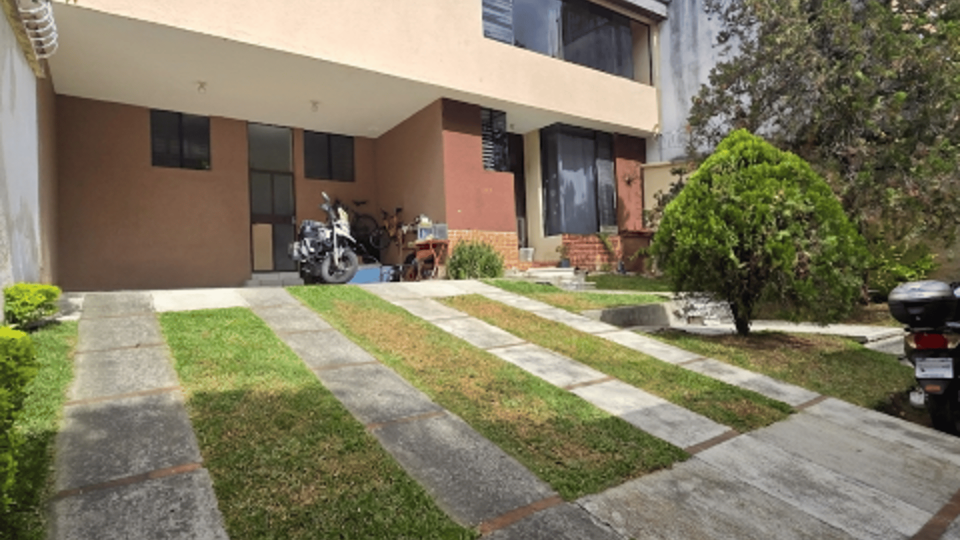 Casa en Venta Las Hojarascas Zona 1 de Mixco, Guatemala