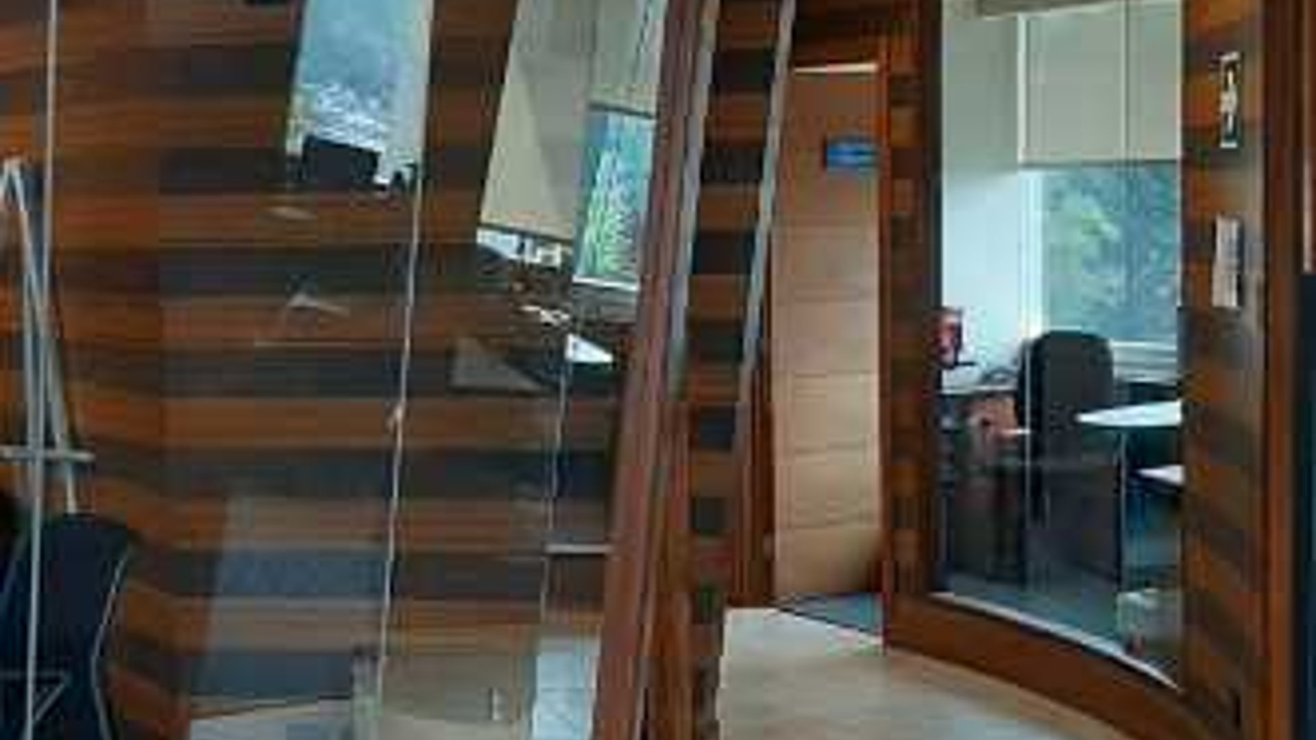 Vendo o Rento amplias oficinas Edif Avante Zona 15 - Miniatura 15