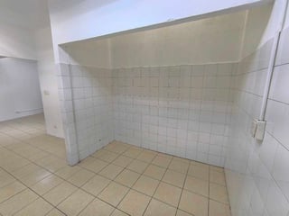 Alquilo Local Comercial en Plaza Utatlan Zona 7 - 5