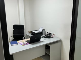 Local Comercial con oficinas en Renta en zona 13 - 4