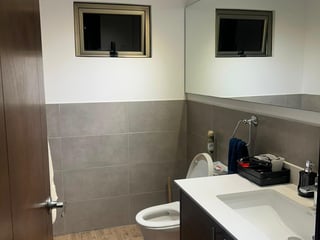 Apartamento en venta de 3 habitaciones en Zona 10 - 3