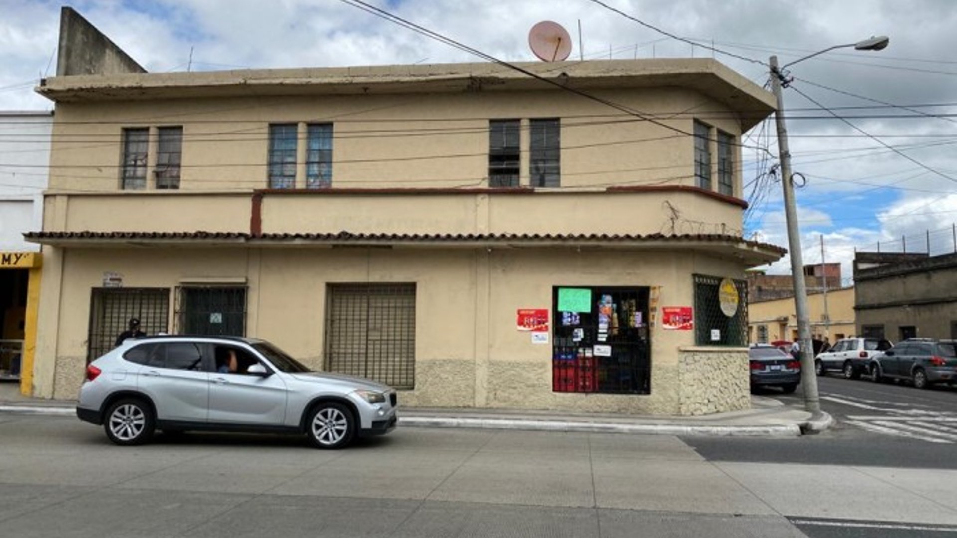 CASA CON LOCALES Y APARTAMENTOS EN VENTA EN ZONA 6 GT