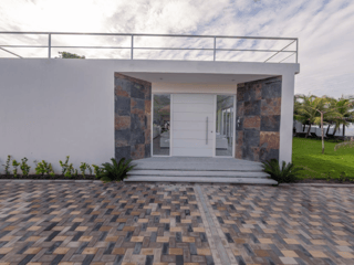 Venta Casa Vacacional a orillas de Playa Monterrico - 3