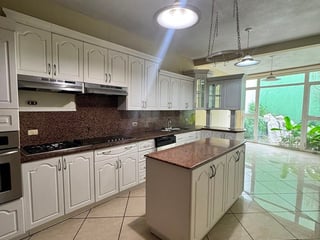CASA EN ALQUILER – ZONA 13 - 4