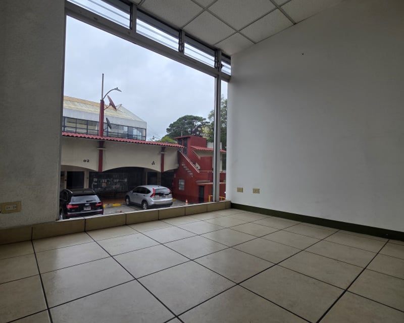 Local Comercial en RENTA Avenida Las Américas Z.13