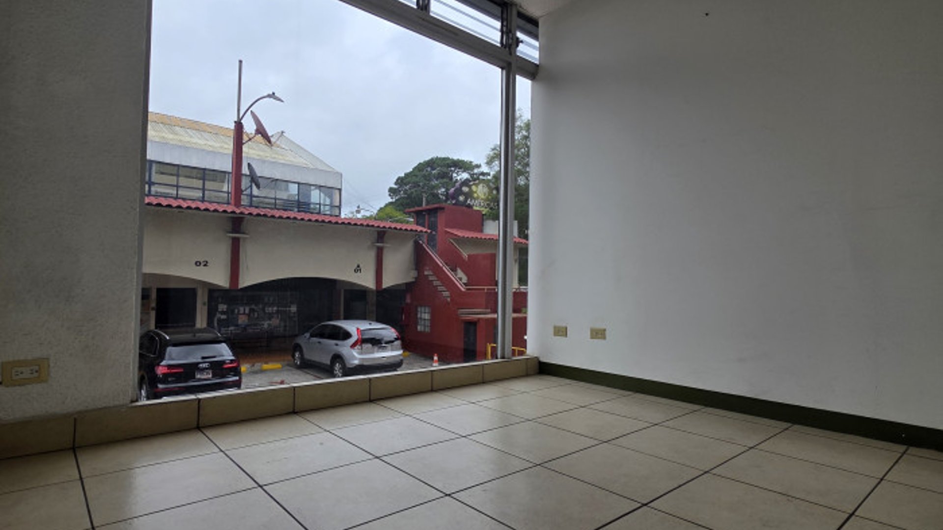 Local Comercial en RENTA Avenida Las Américas Z.13