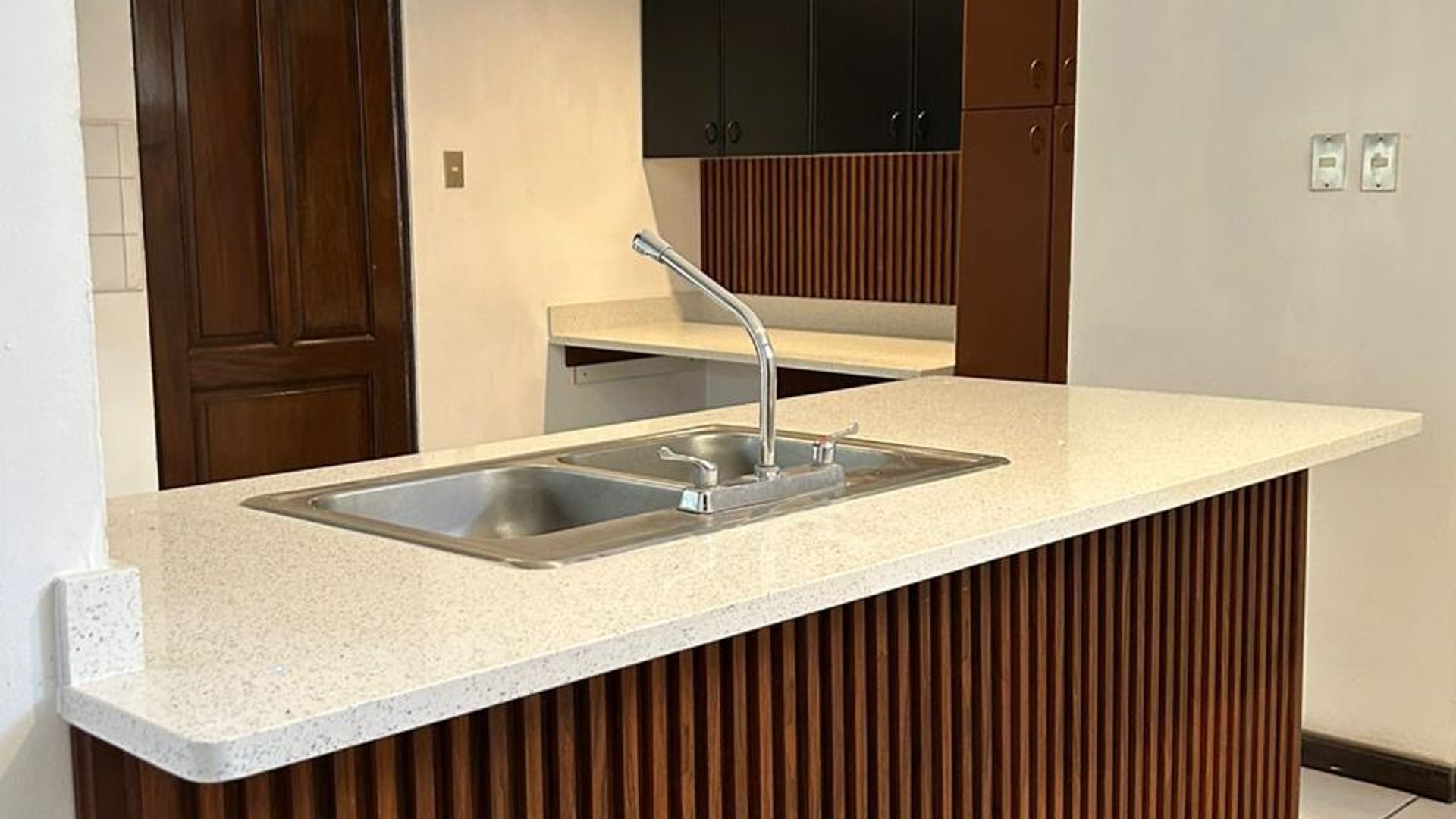 APARTAMENTO EN ALQUILER???? Edificio Greco, zona 14 Las Américas - Miniatura 5