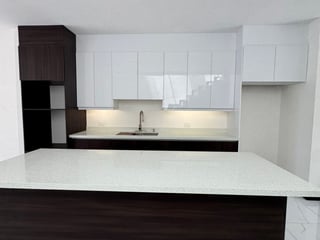 Casa en venta, Zona 16, Hacienda Real. - Image 2