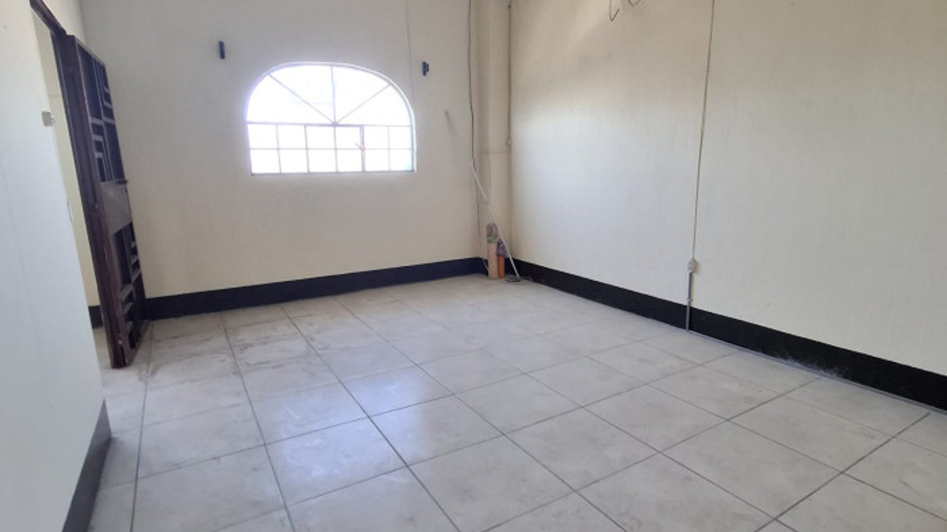 Casa en Renta con Uso Comercial en Zona 7 Guatemala - Miniatura 15