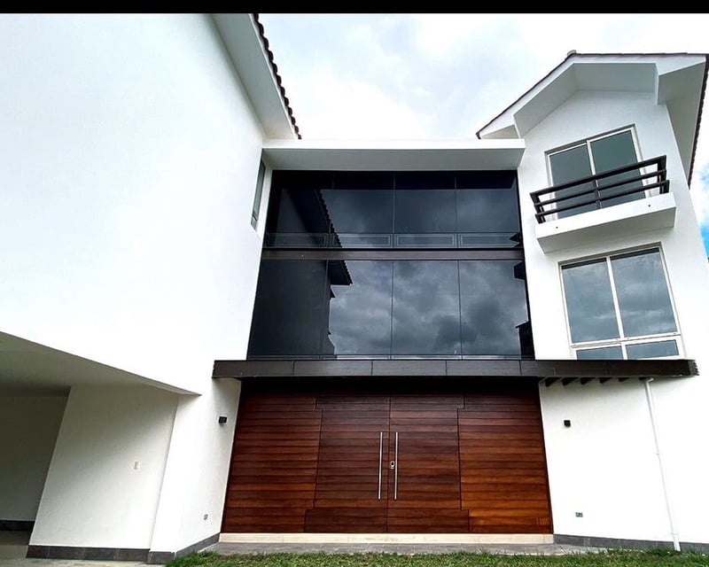 Vendo Linda Casa en Lomas de San Isidro zona 16