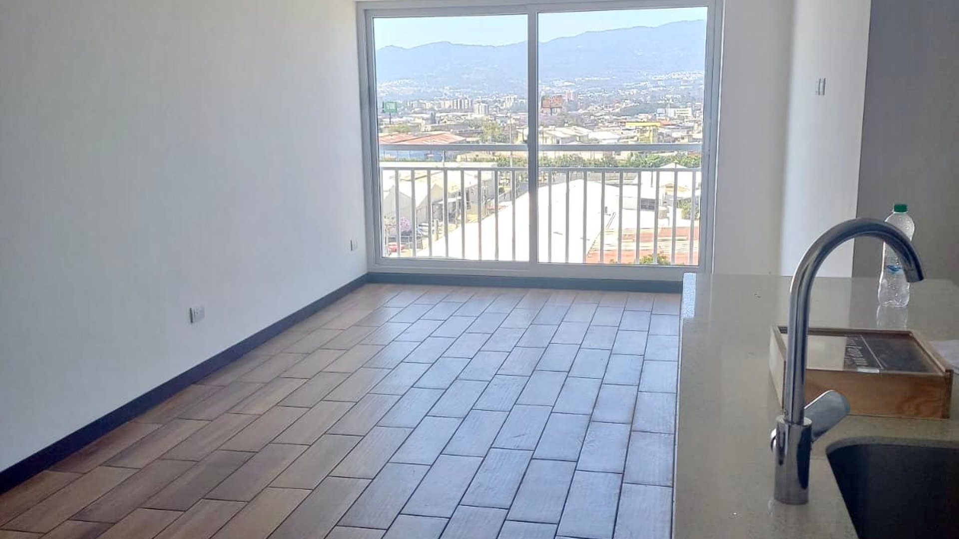 Apartamento en venta nivel alto de 3 habitaciones en zona 13 Ref-5403