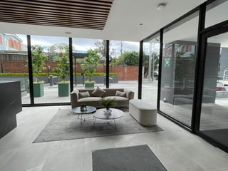 📍 APARTAMENTO EN RENTA – 3 HAB | EDIFICIO TOMUS | ZONA 15 - 3
