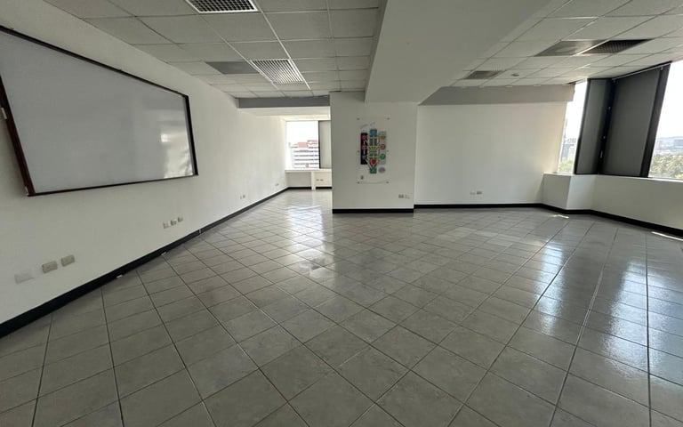 VENTA Oficina Zona 14 Europlaza  - Miniatura 9
