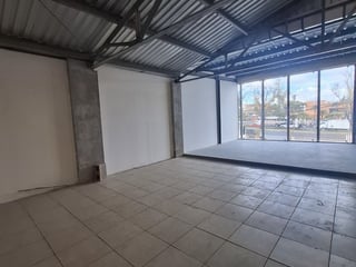 Local Comercial en Renta en la  Roosevelt – Zona 11, - 3