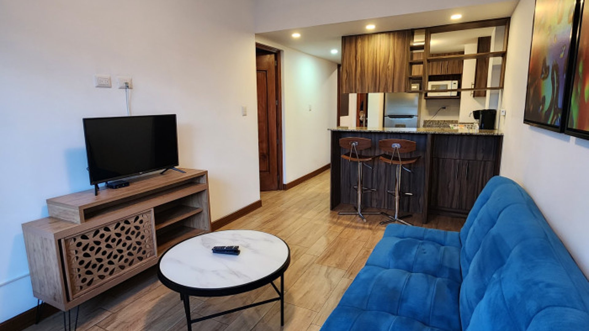 Apartamento Amueblado en renta en Zona 14 - Miniatura 9