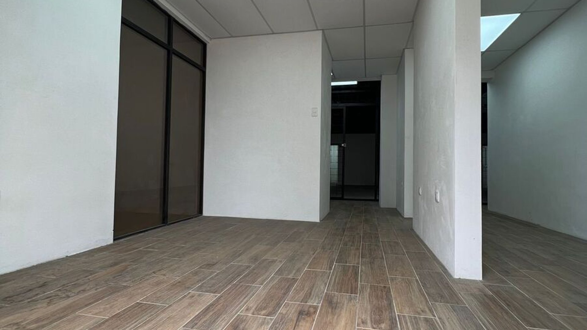 VENDO / ALQUILO BODEGA – ZONA 13 - Miniatura 4