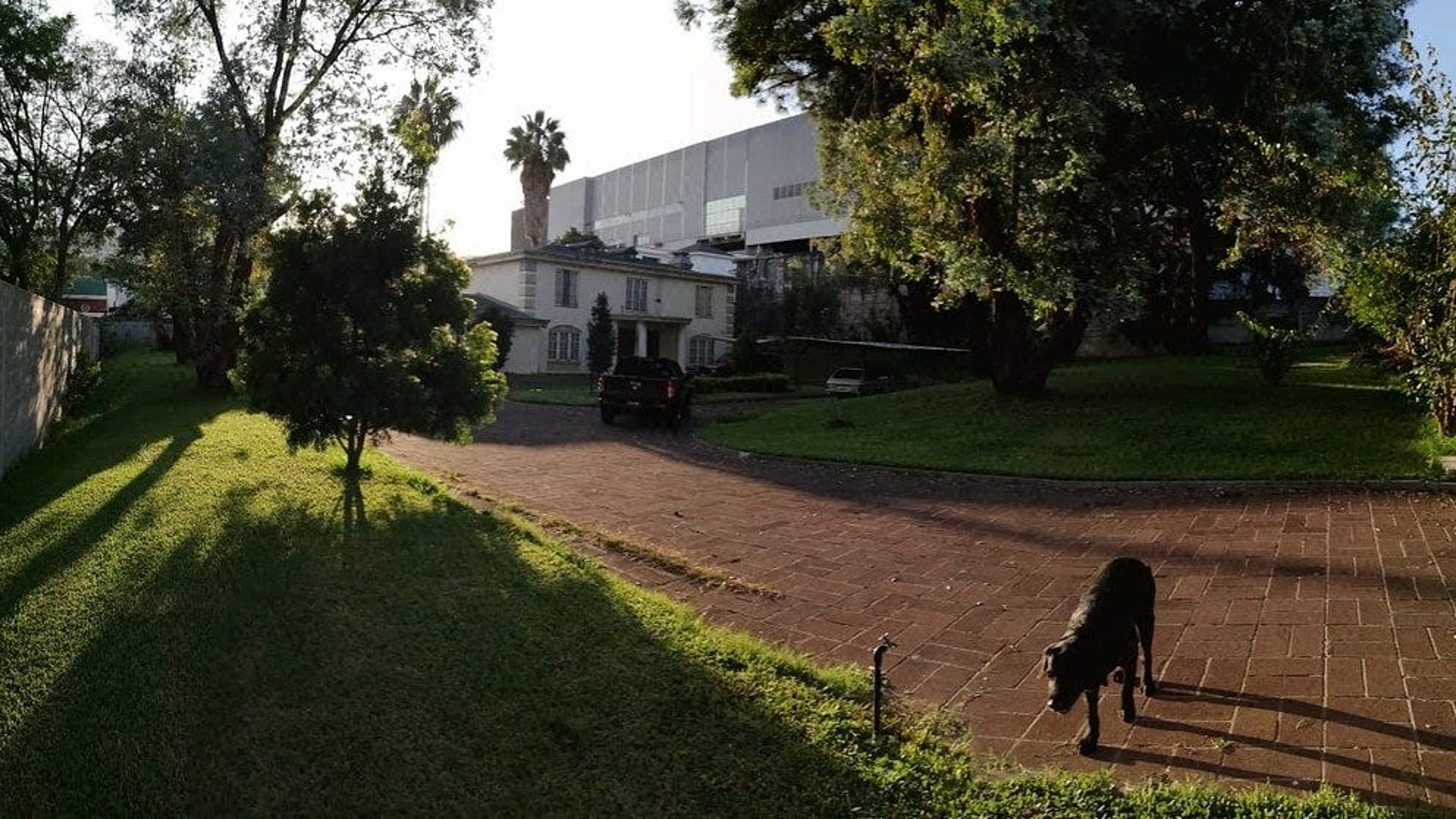 Propiedad Comercial en Venta | Ubicación Estratégica Cerca de Sankris Mall