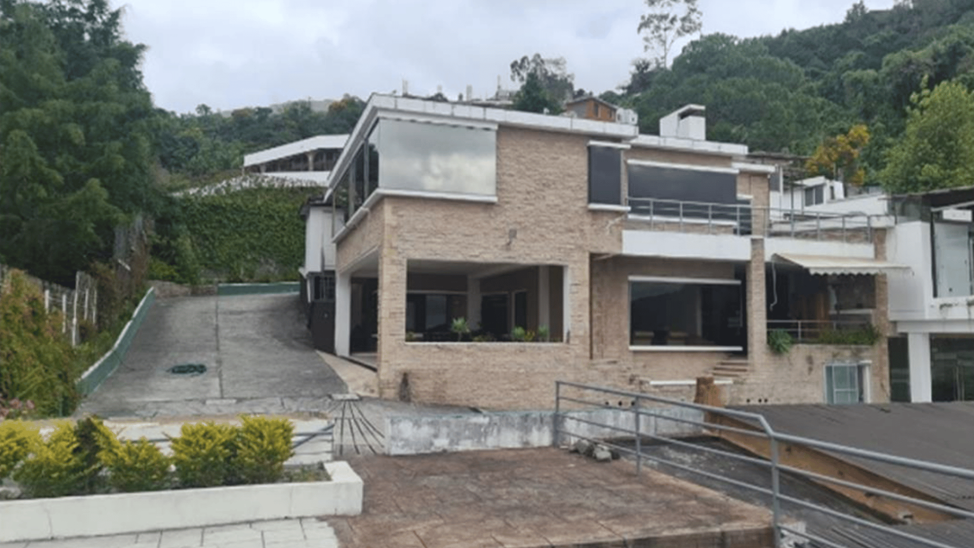 VENTA DE AMPLIA PROPIEDAD - MONTEBELLO, KM 9.5 CARR. SALVADOR 