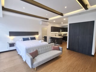 Apartamento- estudio amueblado en alquiler en Zona 10 - Image 4