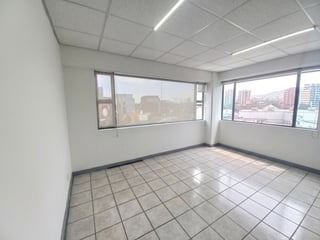 Oficina venta con 2 parqueos 20 calle Zona 10 - 5