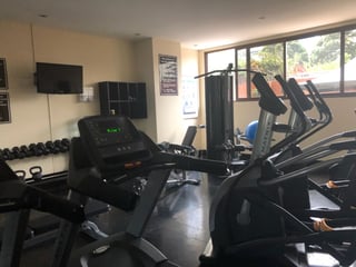 Apartamento de 2 habitaciones amueblado, zona 10 - Image 20