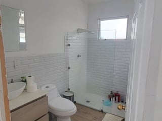 VILLA LINDA 2 / Casa en renta , zona 7 - 3