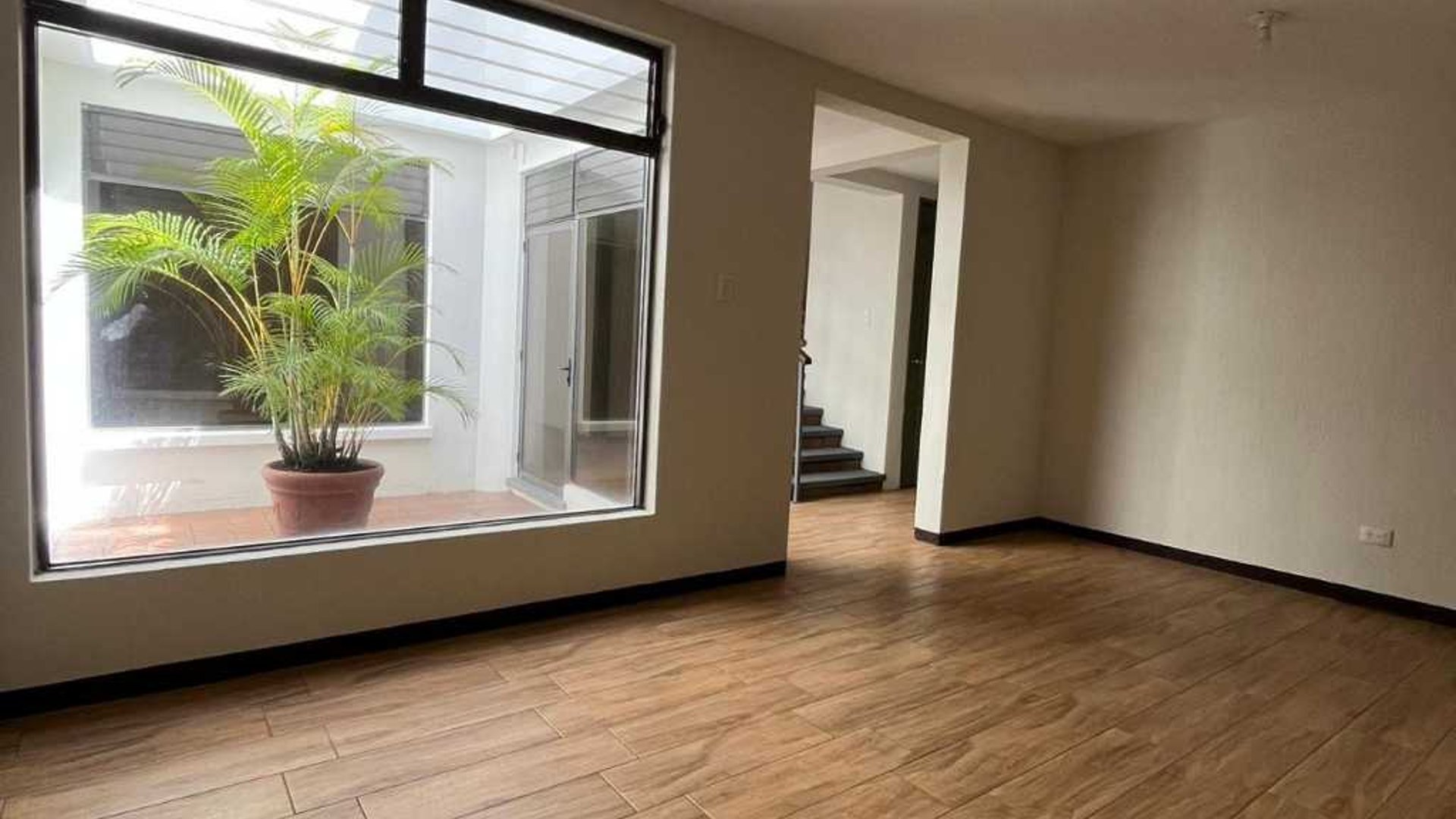 CASA EN RENTA – CONDOMINIO SAN SEBASTIÁN, AVENIDA HINCAPIÉ, ZONA 13 - Miniatura 8
