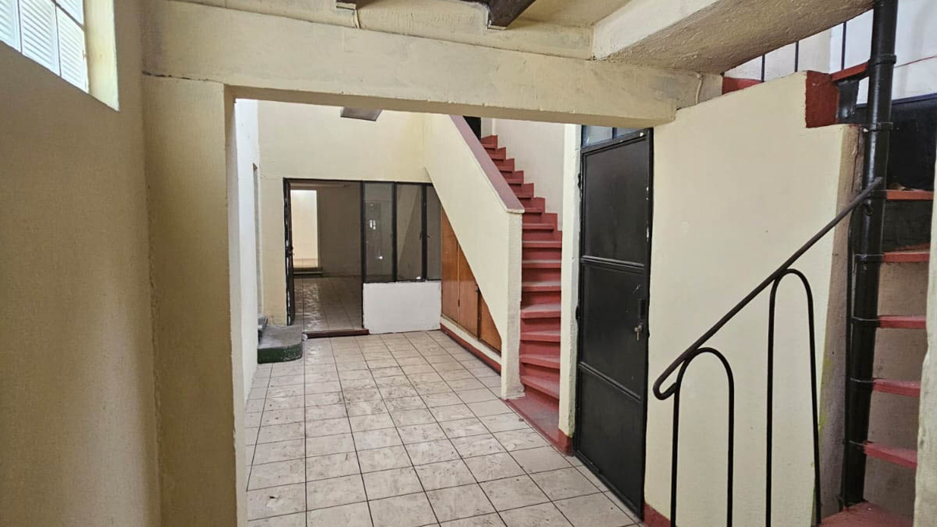 CASA CON GIRO COMERCIAL EN RENTA ZONA 9 - Miniatura 11