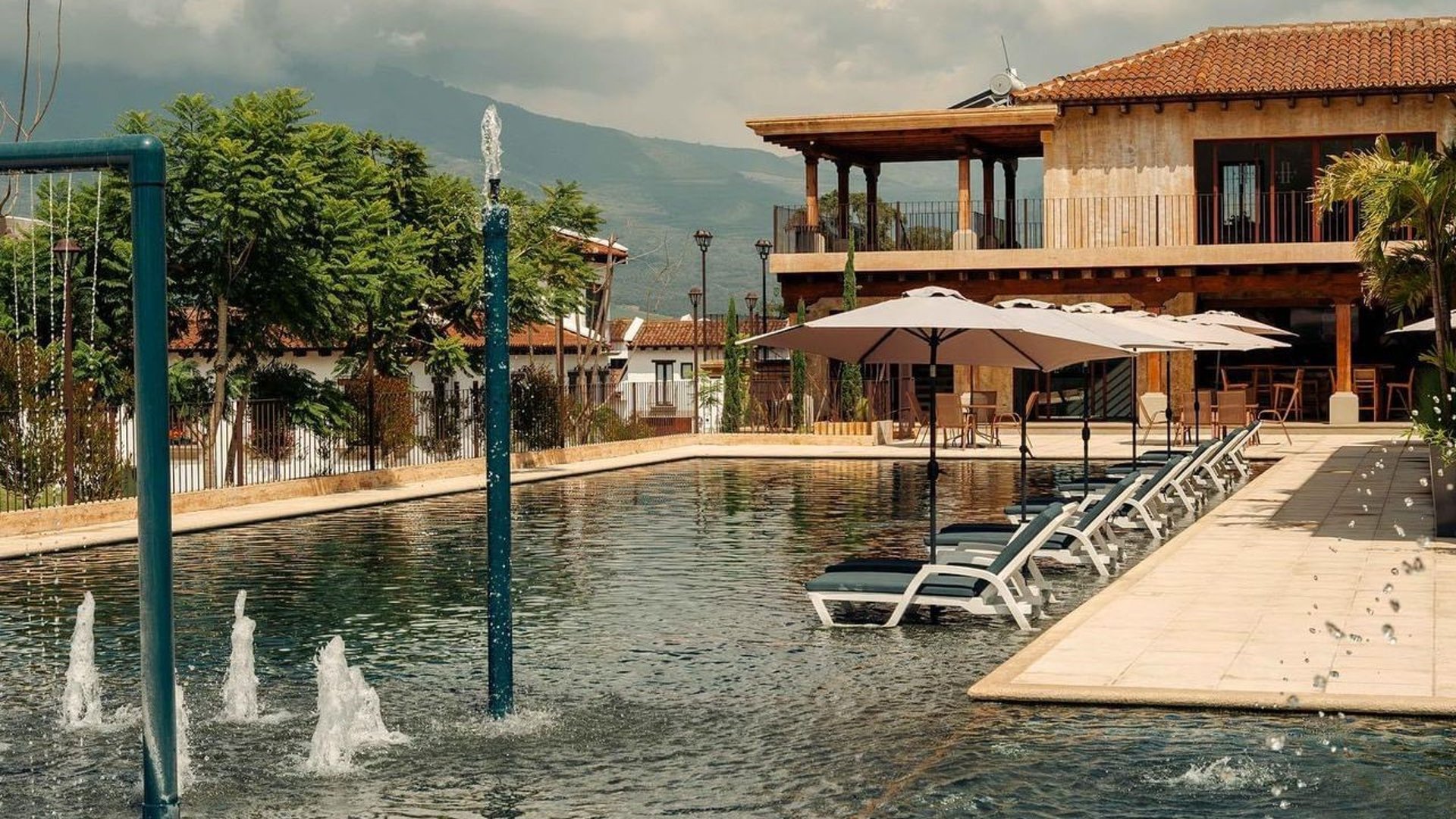 CASA EN VENTA EN ANTIGUA GUATEMALA - Image 1