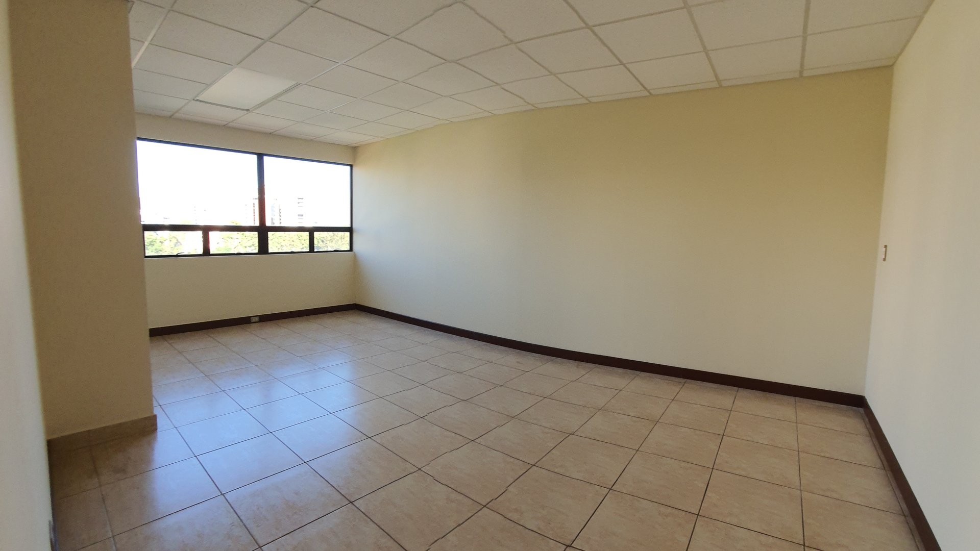 En Renta oficina en Ave. Las Américas zona 13
