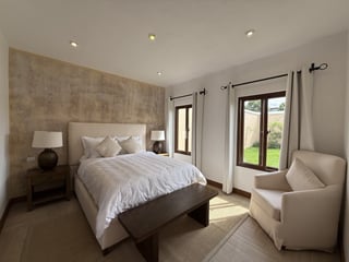 Venta de Casa  Moderna en Condominio San Miguel Dueñas - 2