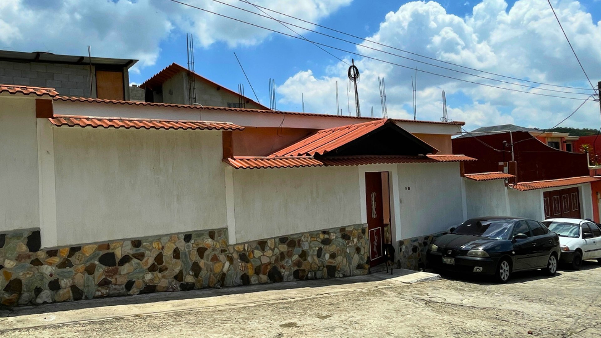 CASA DE UN NIVEL EN VENTA, ZONA 8 DE MIXCO, VALLES DE SAN CRISTÓBAL