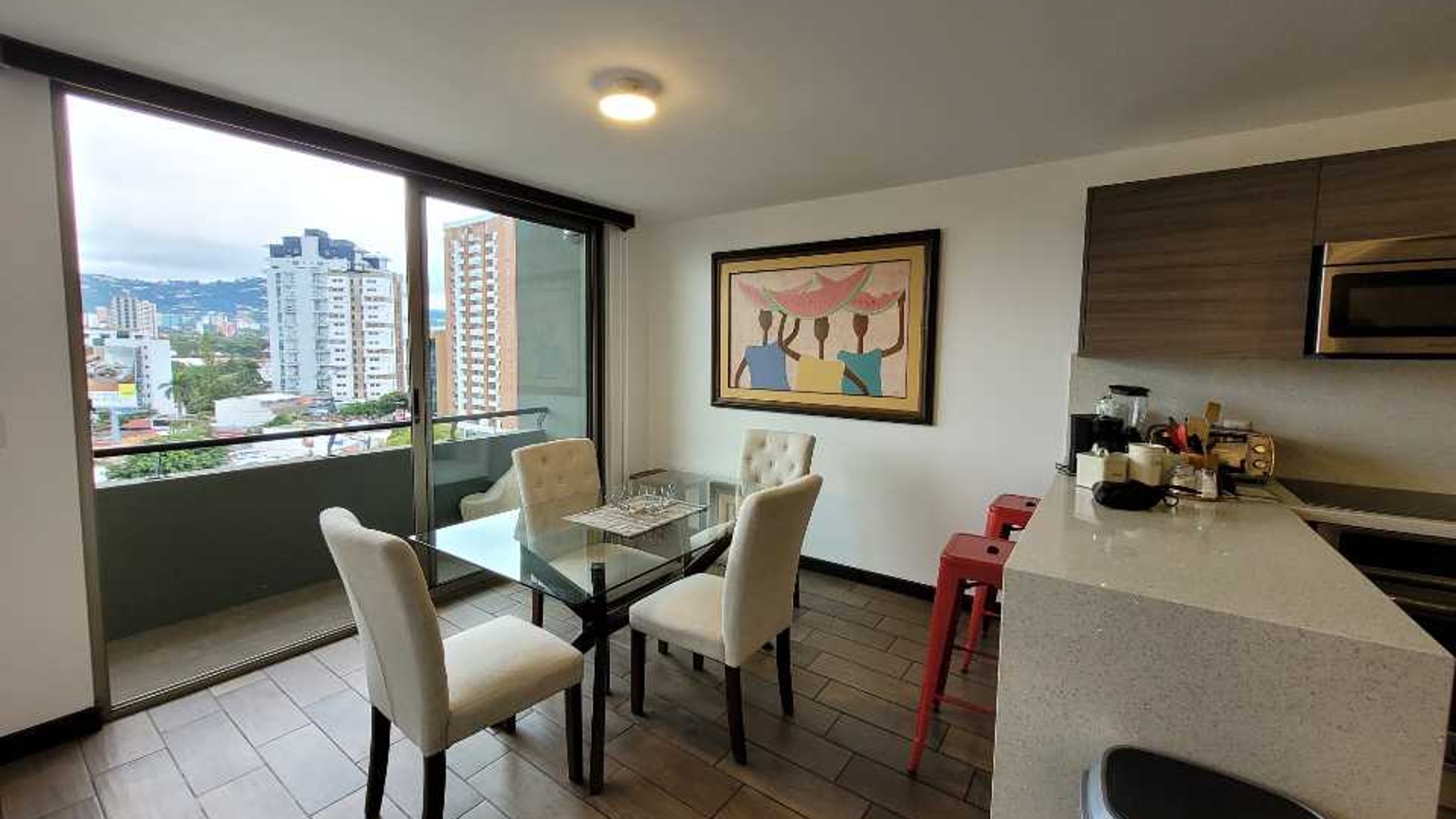 Apartamento en Alquiler  Edificio Verona, zona 10 Guatemala - Miniatura 3