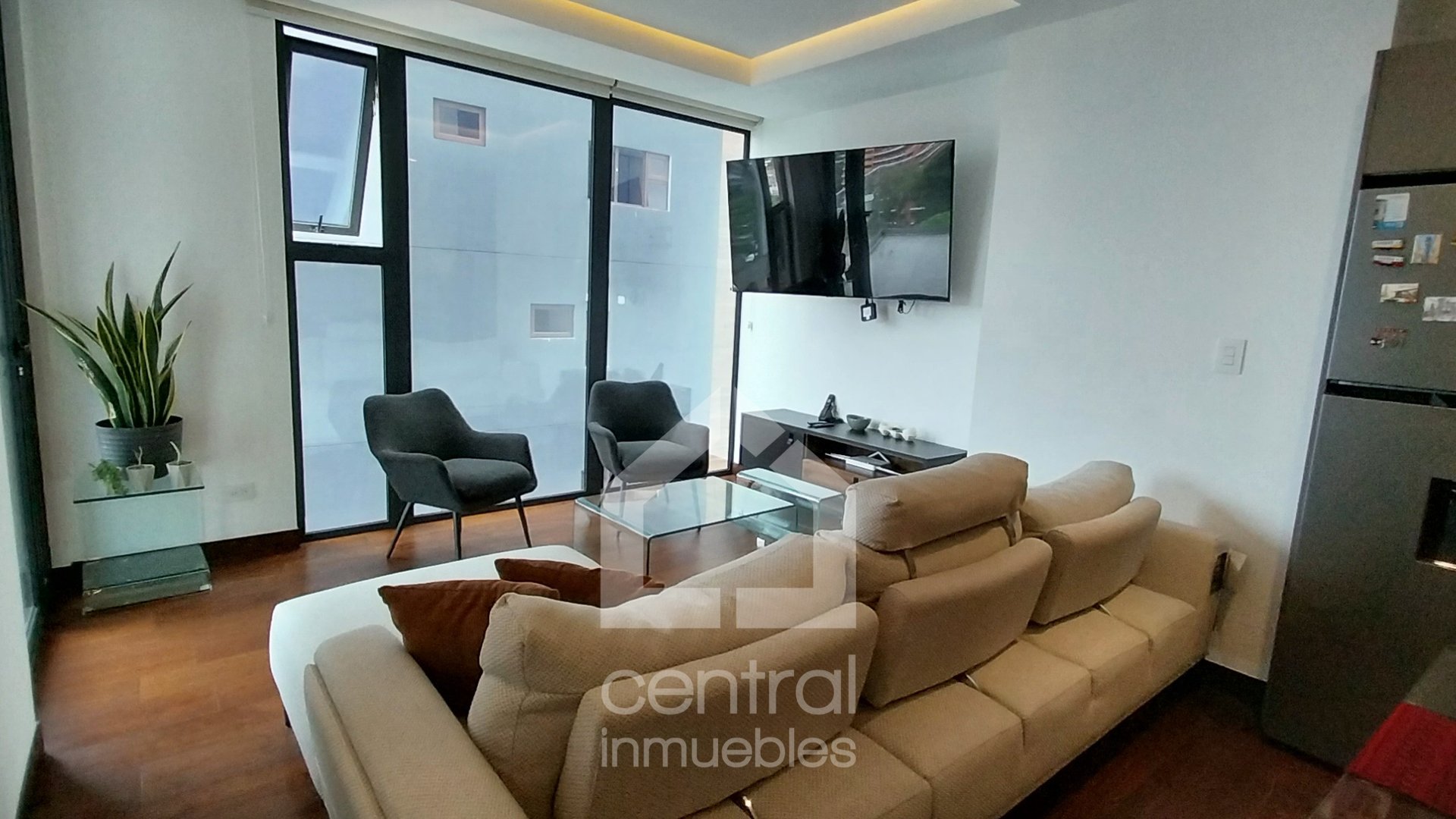 Exclusivo apartamento amueblado en renta en zona 10 - Image 1