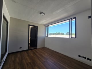 Propiedad ideal para Oficina en el Km.19.7 Carretera a El Salvador | Renta y Venta con 16 parqueos - 5