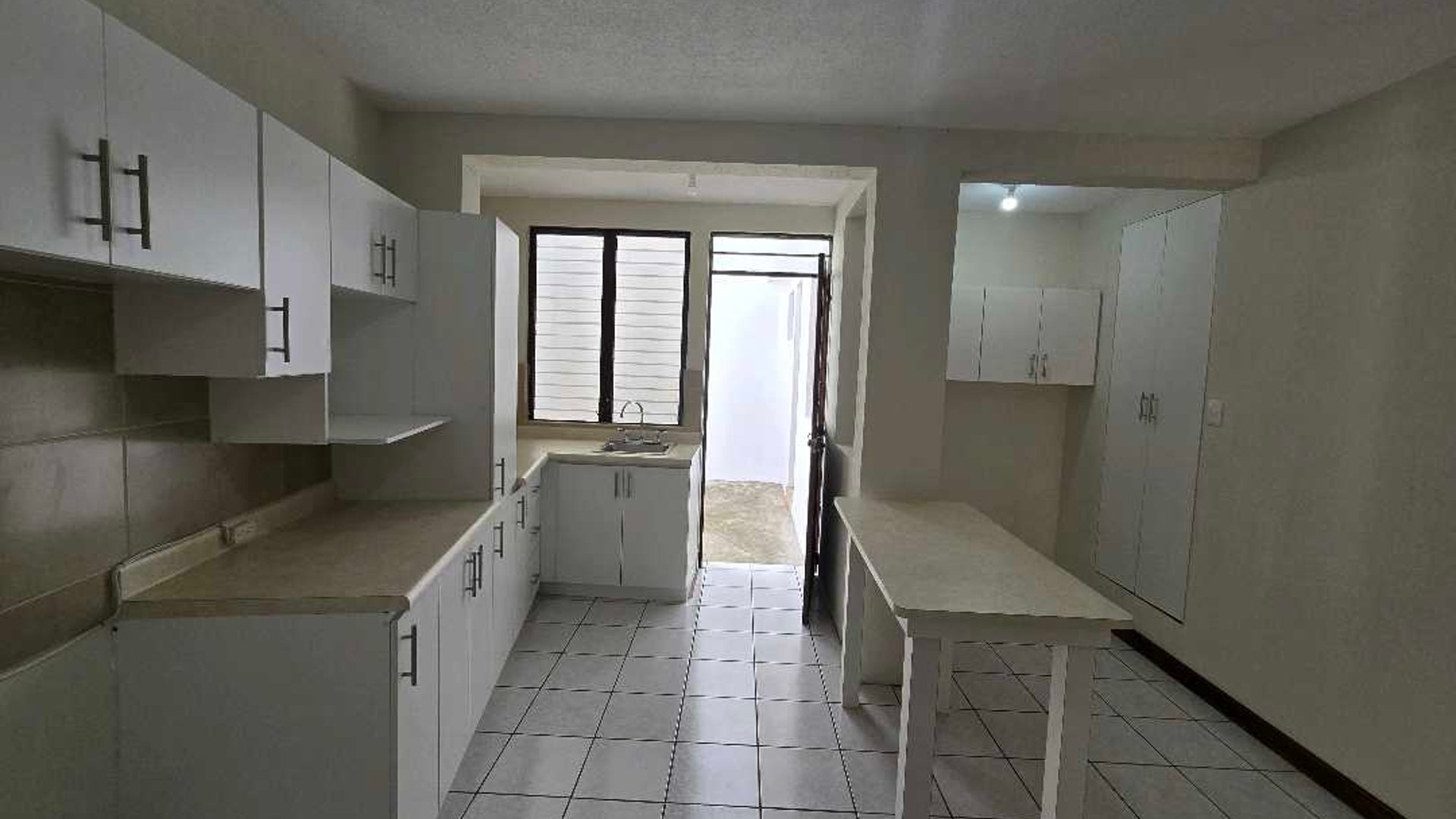 CASA EN ALQUILER ZONA 13, AVENIDA HINCAPIÉ - Miniatura 7